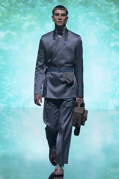 Look 3